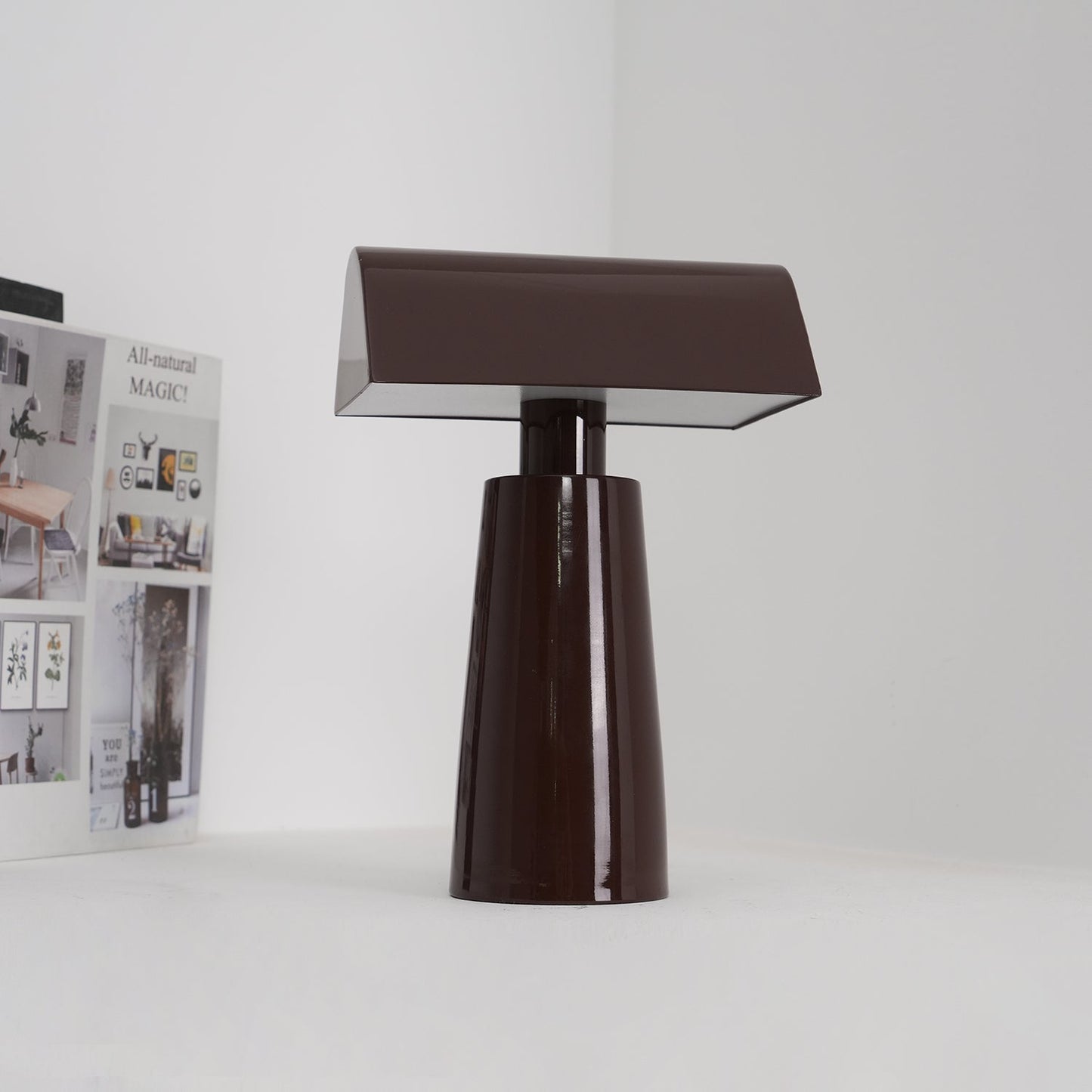 Camélia Modern Caret LED-Tischleuchte mit geometrischem Design