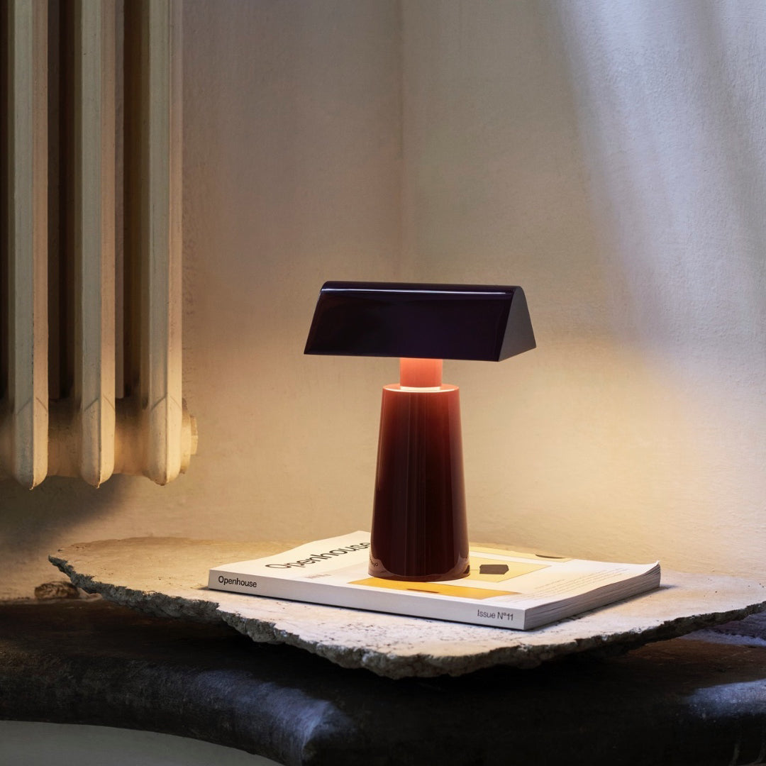 Camélia Modern Caret LED-Tischleuchte mit geometrischem Design