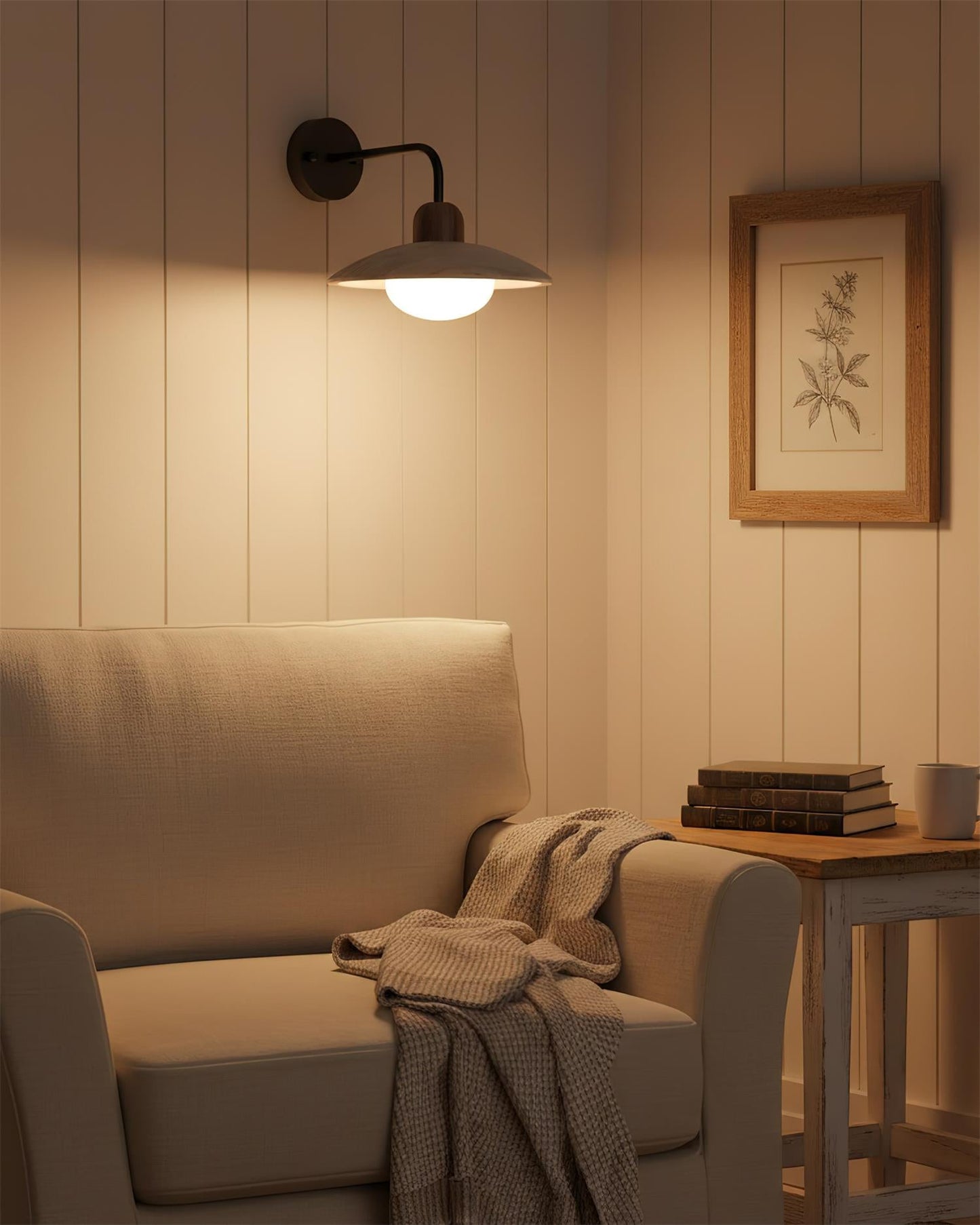 Wandlampe Carolia Travertine mit Holzfuß und Arm aus gebürstetem Messing