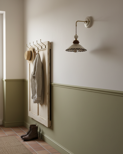 Élise Vintage Ceramic Wall Lamp with Scalloped Shade
