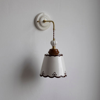 Élise Vintage Ceramic Wall Lamp with Scalloped Shade