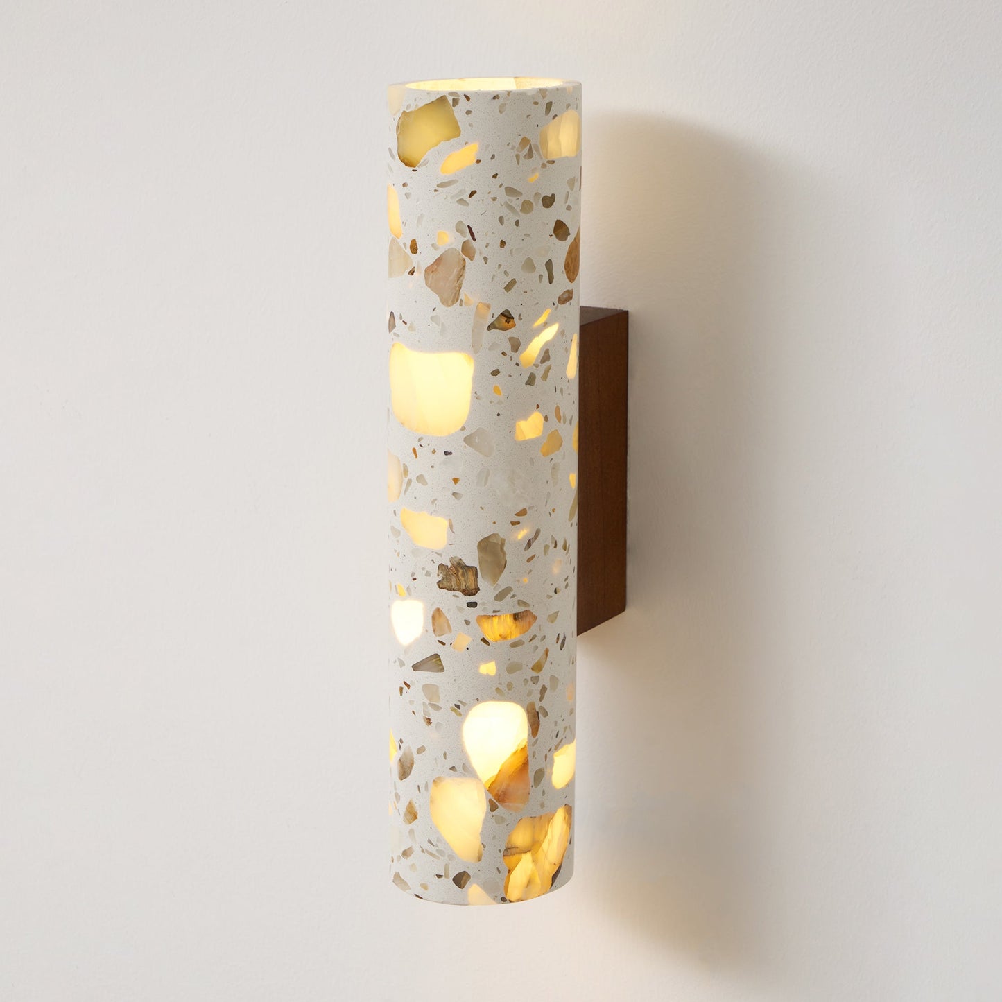 Sophie Clasten Wandleuchte Holz und Terrazzo LED-Beleuchtung