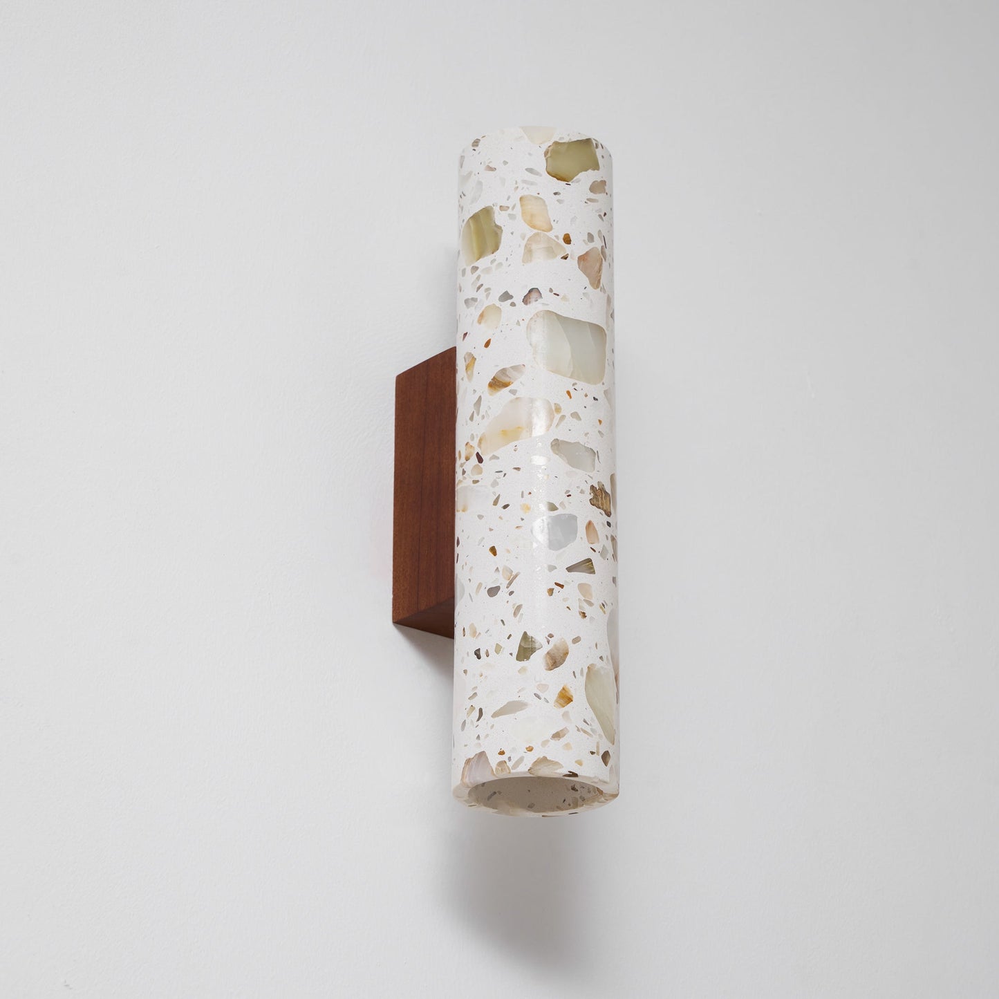 Sophie Clasten Wandleuchte Holz und Terrazzo LED-Beleuchtung