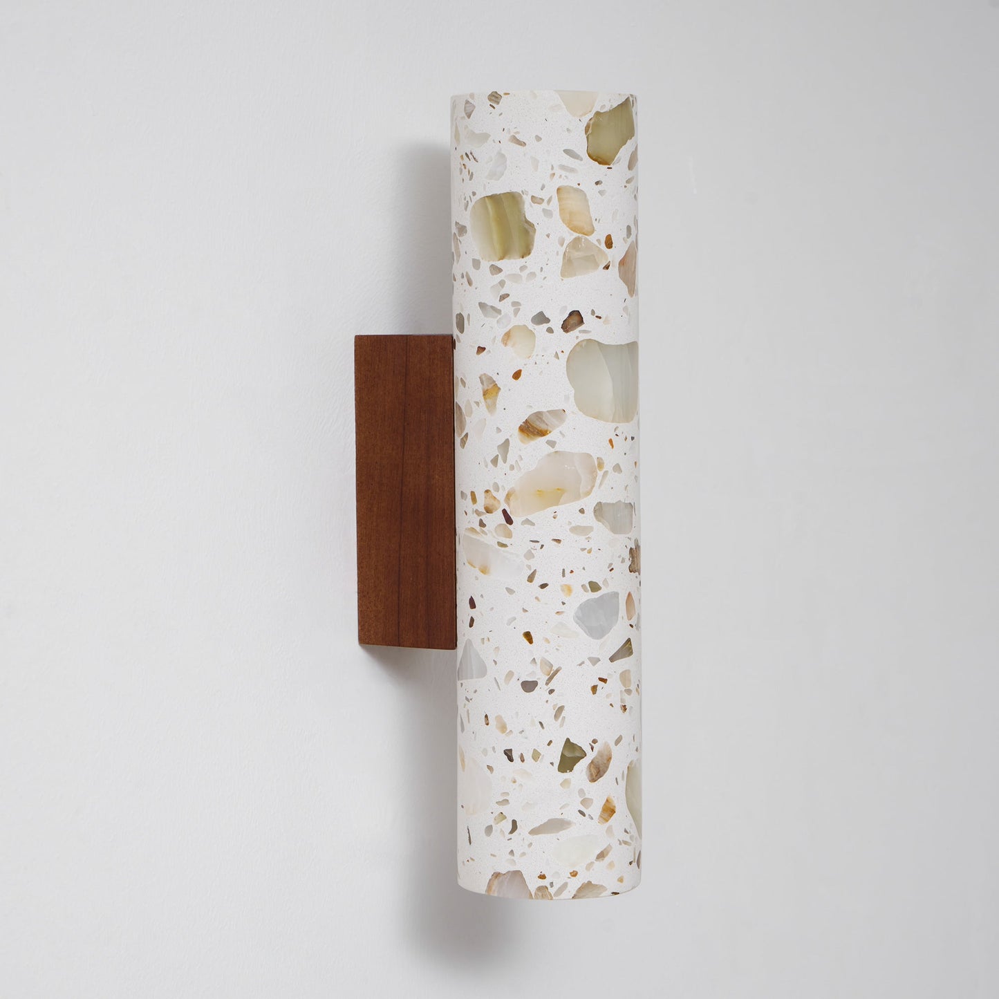 Sophie Clasten Wandleuchte Holz und Terrazzo LED-Beleuchtung
