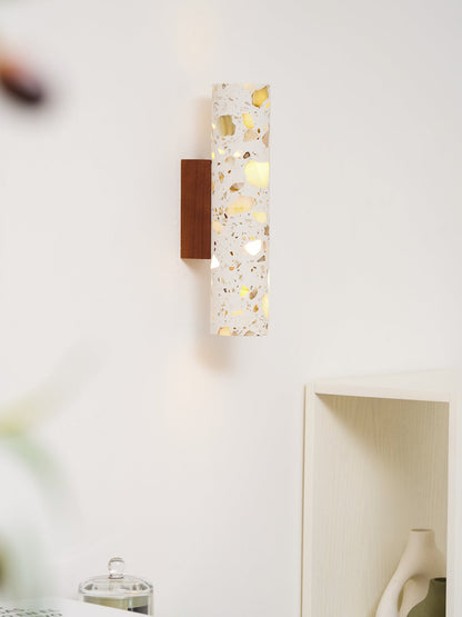 Sophie Clasten Wandleuchte Holz und Terrazzo LED-Beleuchtung