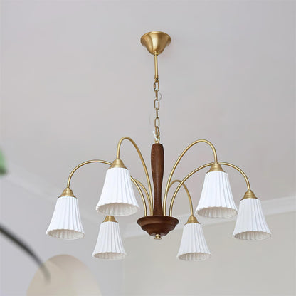 Sophie Chandelier, elegant, aus Messing und dunklem Holz mit Stoffschirmen