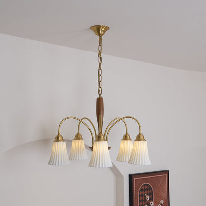 Sophie Chandelier, elegant, aus Messing und dunklem Holz mit Stoffschirmen