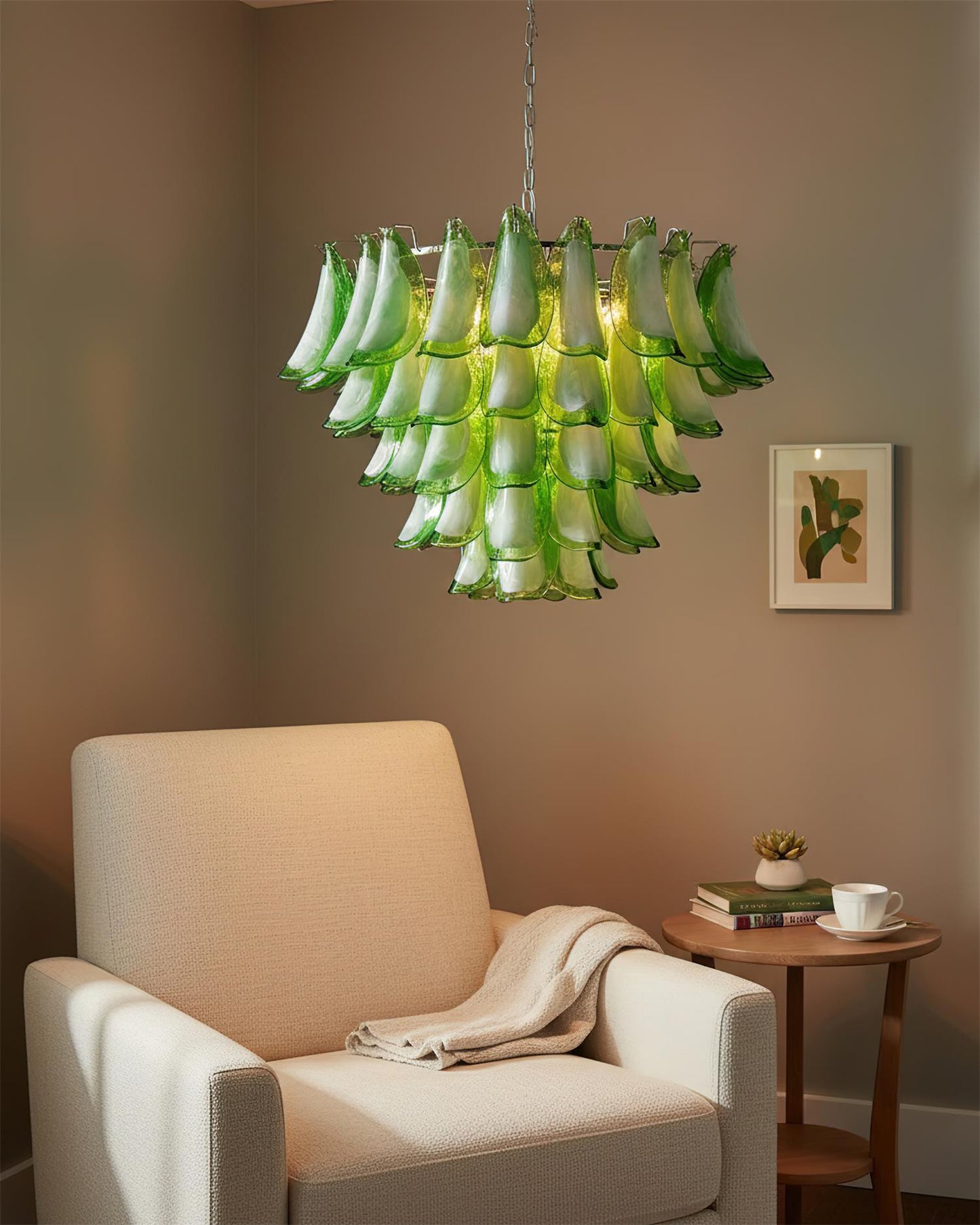 Giselle Petal-Kronleuchter, geschichtetes Glasblütendesign mit Metallrahmen