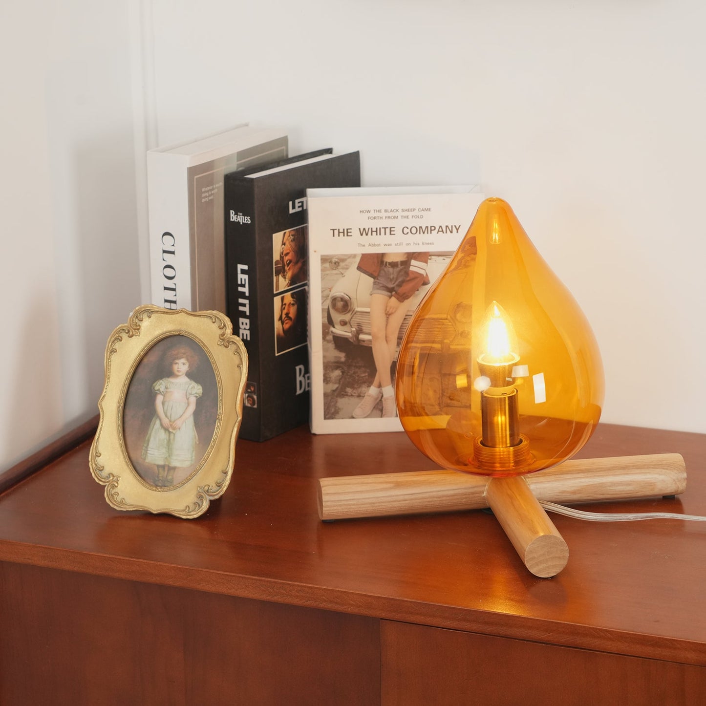 Élora Firebeam Glass Table Lamp with Wooden Base