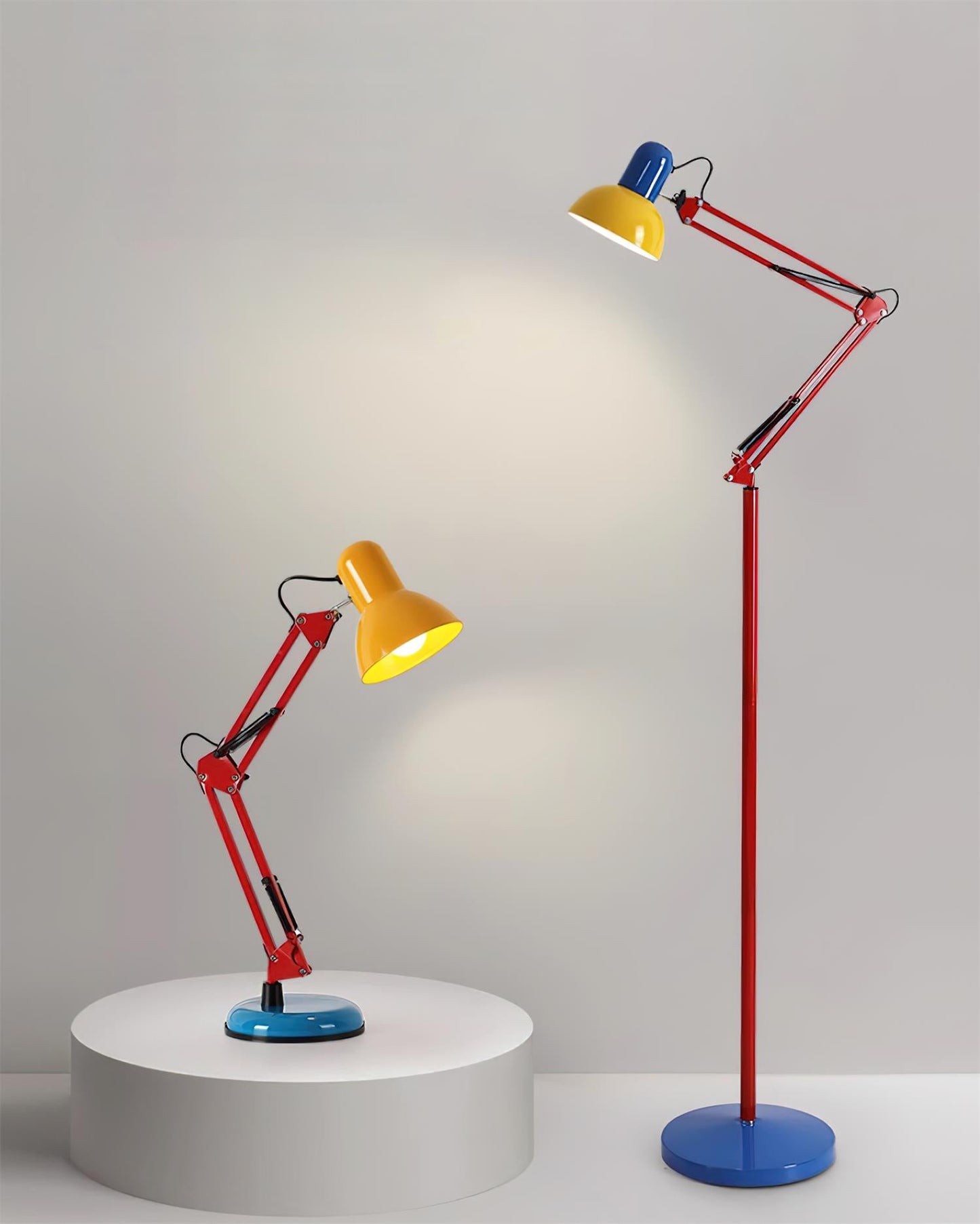 Solène Memphis Verstellbare Tischleuchte mit Color-Block-Design