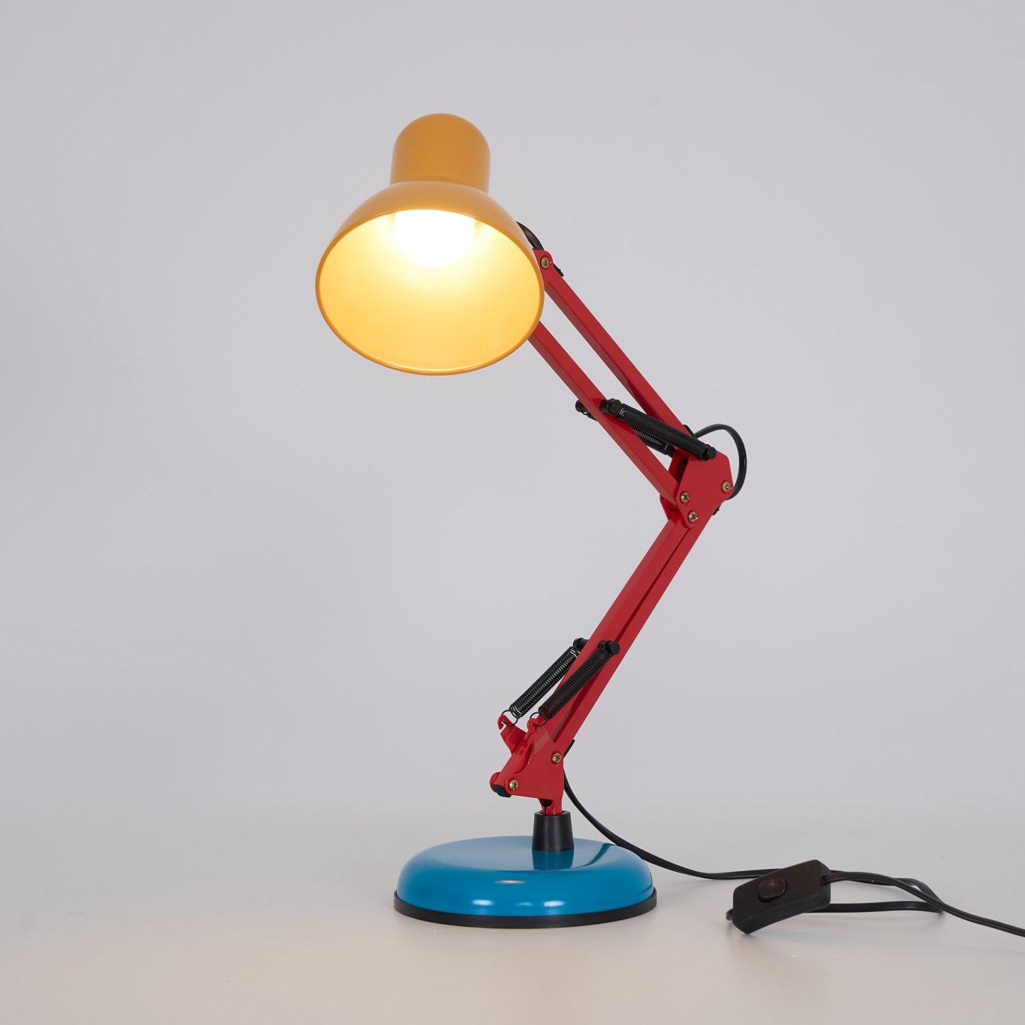 Solène Memphis Verstellbare Tischleuchte mit Color-Block-Design