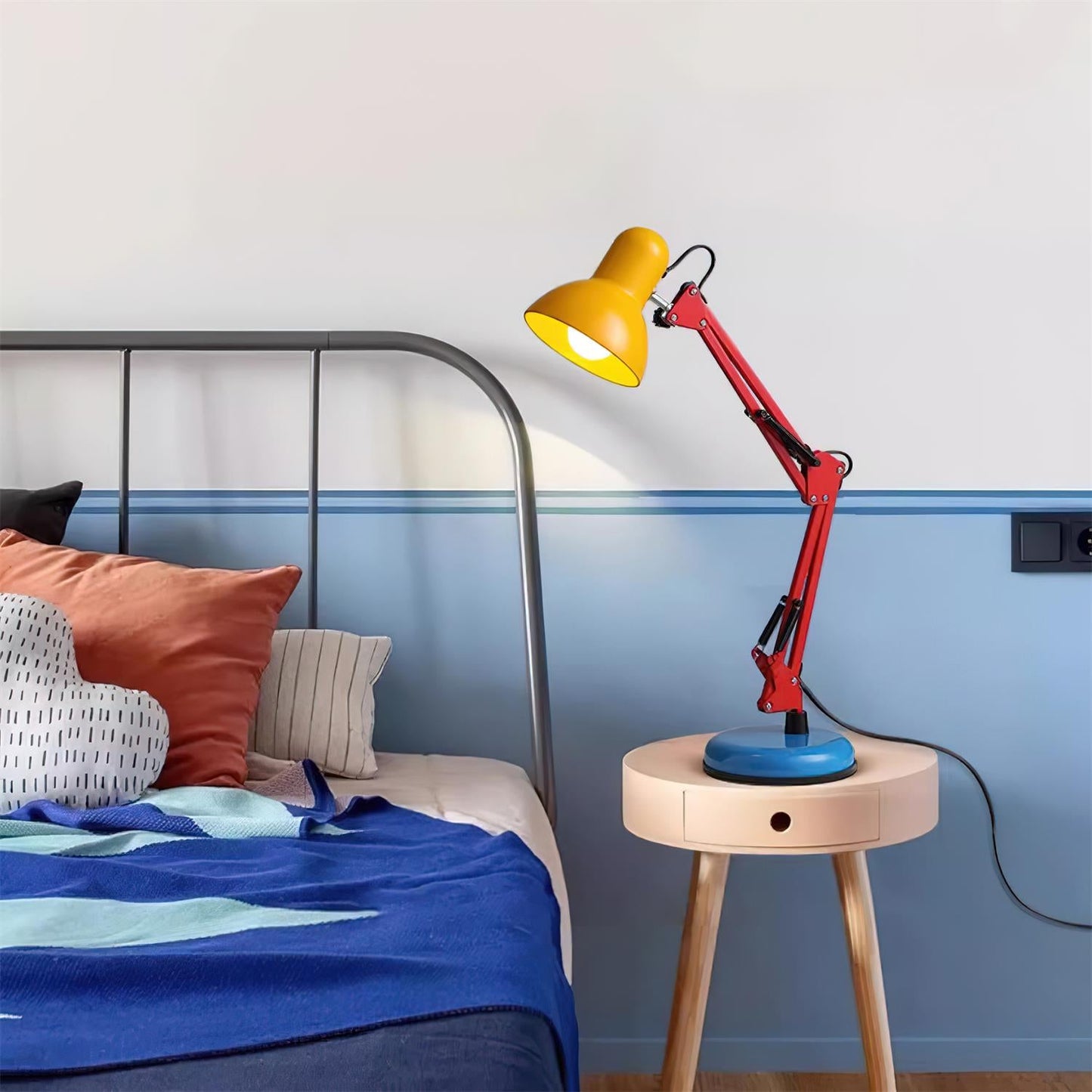 Solène Memphis Verstellbare Tischleuchte mit Color-Block-Design