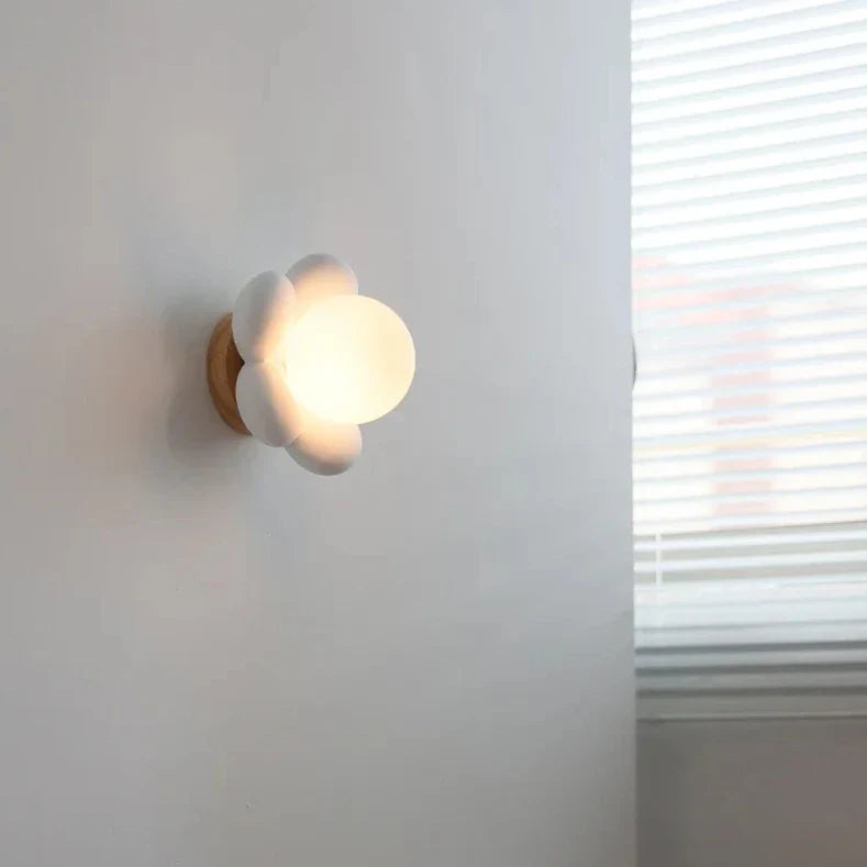 Élise Flower Globe LED Wall Light Resin Floral Sconce Lamp