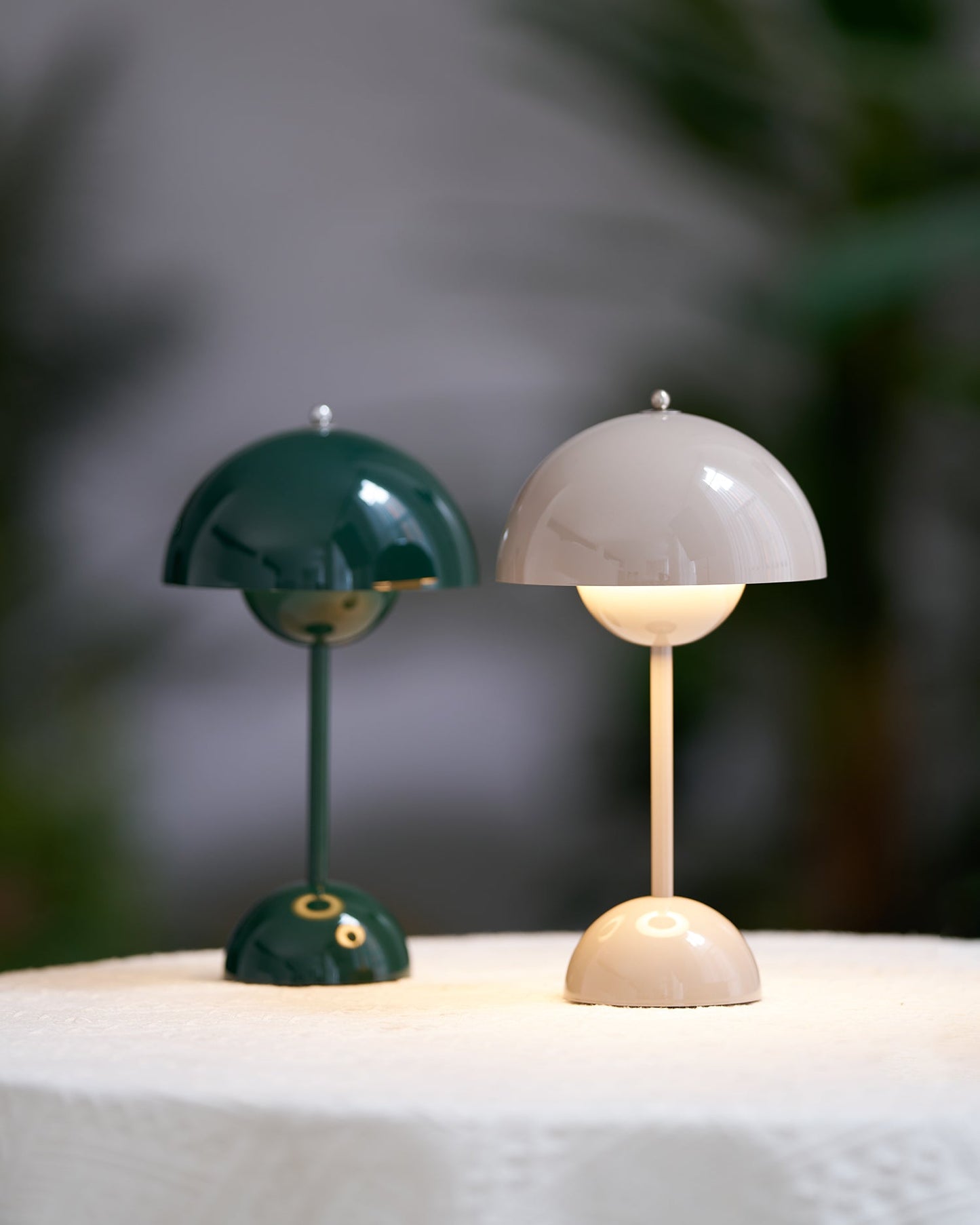 Élodie Wiederaufladbare LED-Tischleuchte mit Doppelkugeldesign
