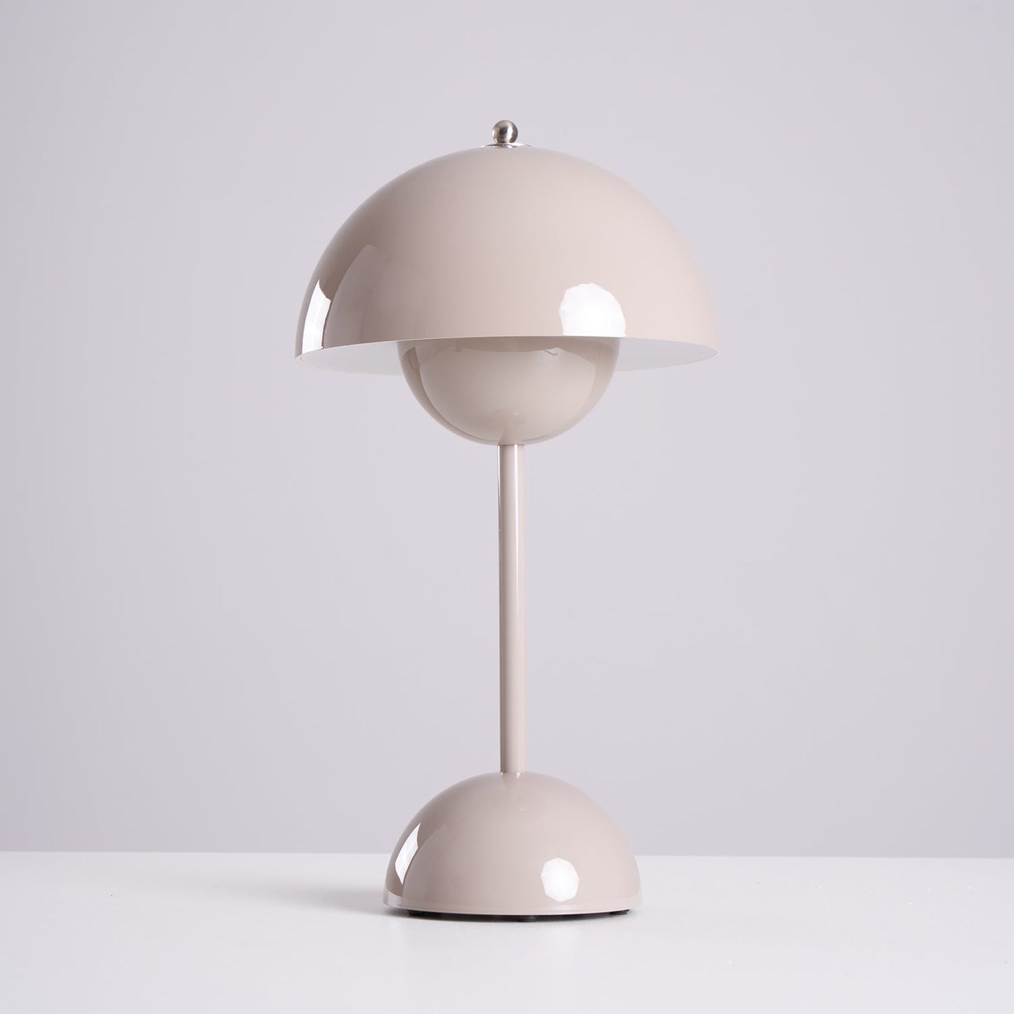 Élodie Wiederaufladbare LED-Tischleuchte mit Doppelkugeldesign