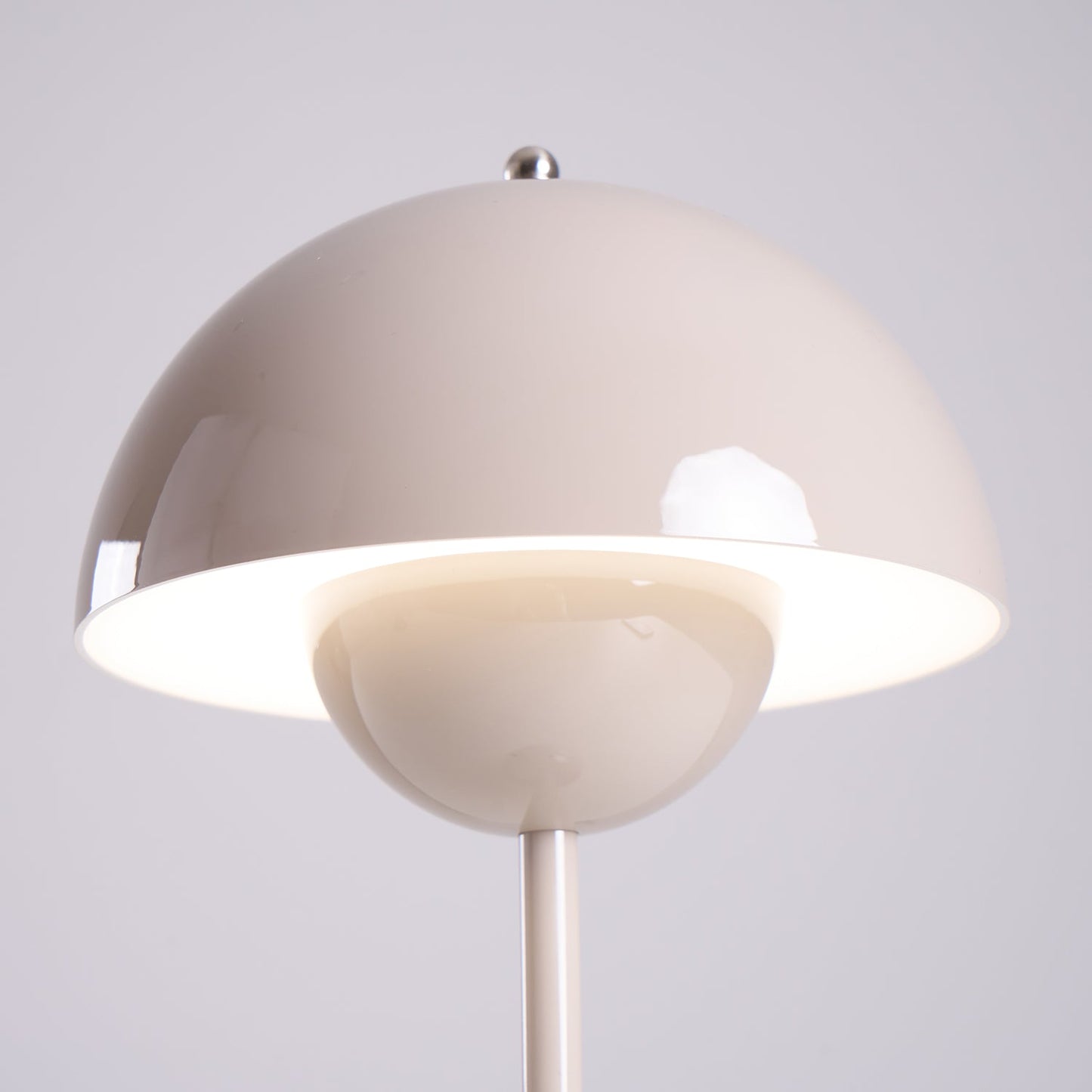 Élodie Wiederaufladbare LED-Tischleuchte mit Doppelkugeldesign