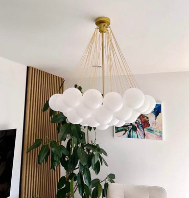 Inès Minimalist Frosted Globe Chandelier