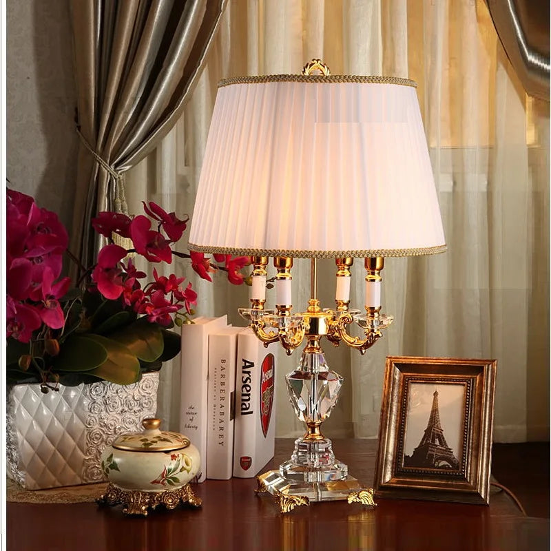 Luxuriöse Kristall-LED-Tischlampe mit Stoffschirm für Schlaf- und Hotelzimmer