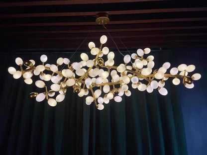 Chloé Kronleuchter mit goldenem Weinreben-Design