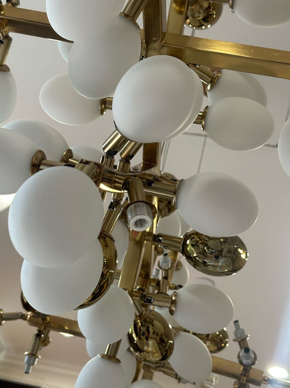 Chloé Kronleuchter mit goldenem Weinreben-Design