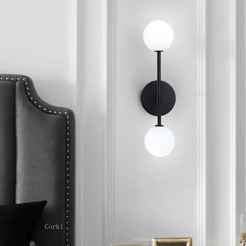 Émilie Wandleuchte aus Milchglas mit modernem elegantem Design