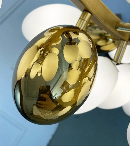 Chloé Kronleuchter mit goldenem Weinreben-Design
