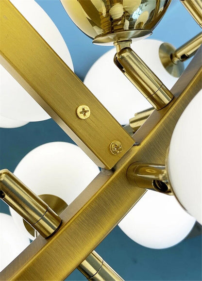 Chloé Kronleuchter mit goldenem Weinreben-Design