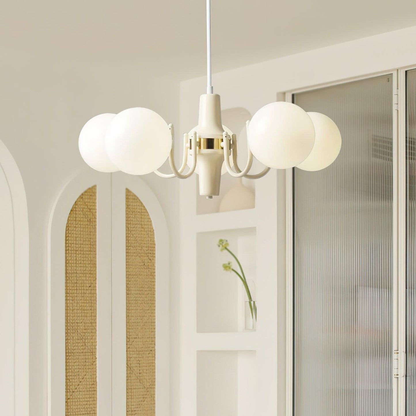 Elodie Glas-Kronleuchter, elegantes cremefarbenes und weißes Kugeldesign