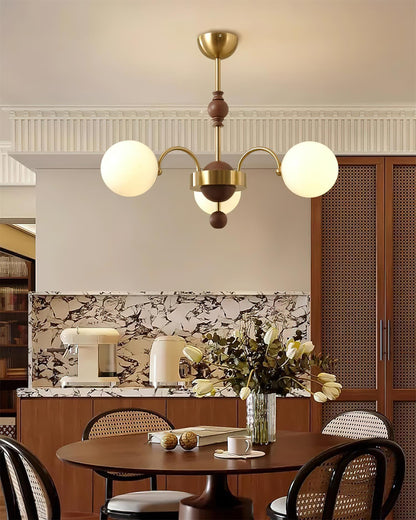 Margaux Chandelier, Opalglasschirme mit Holz- und Metallrahmen