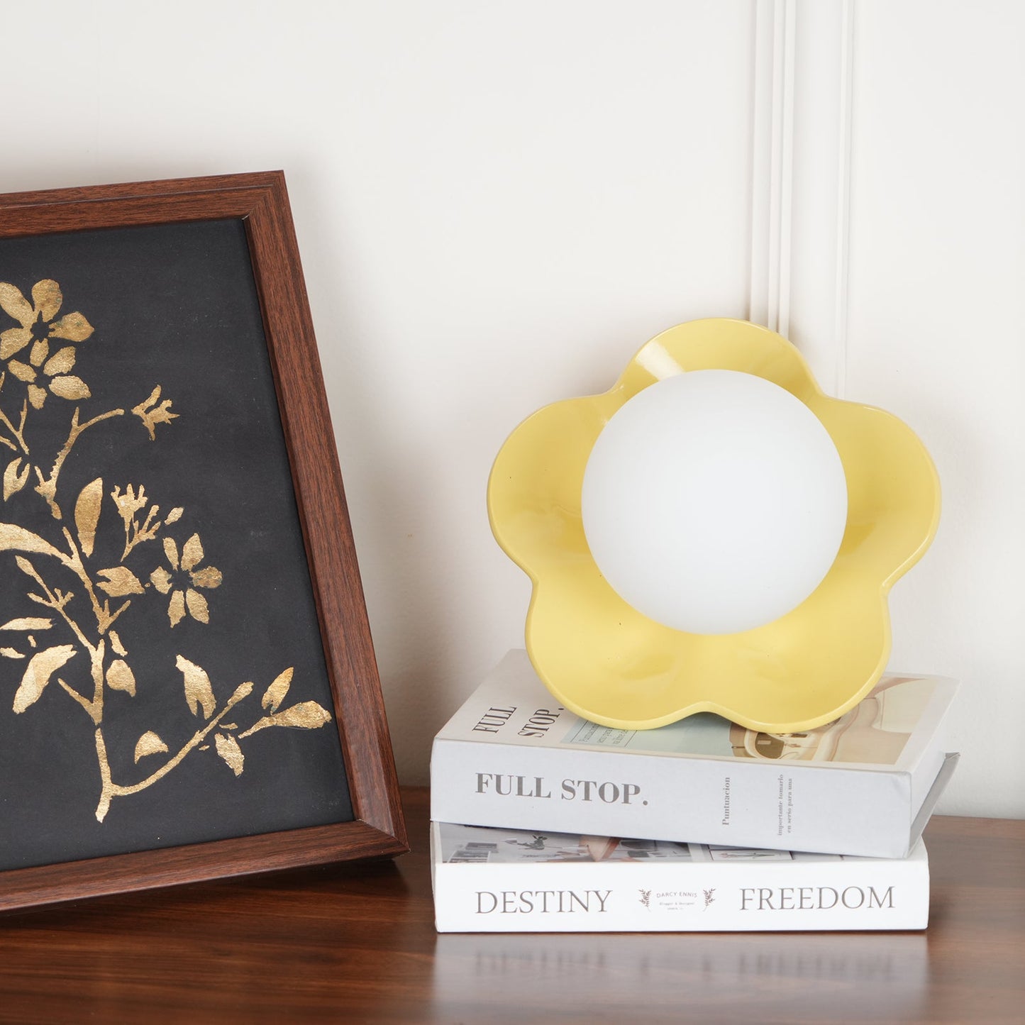 Camille La Fleur Wandleuchte mit Harzblütenschirm
