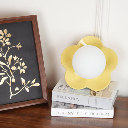 Camille La Fleur Wandleuchte mit Harzblütenschirm