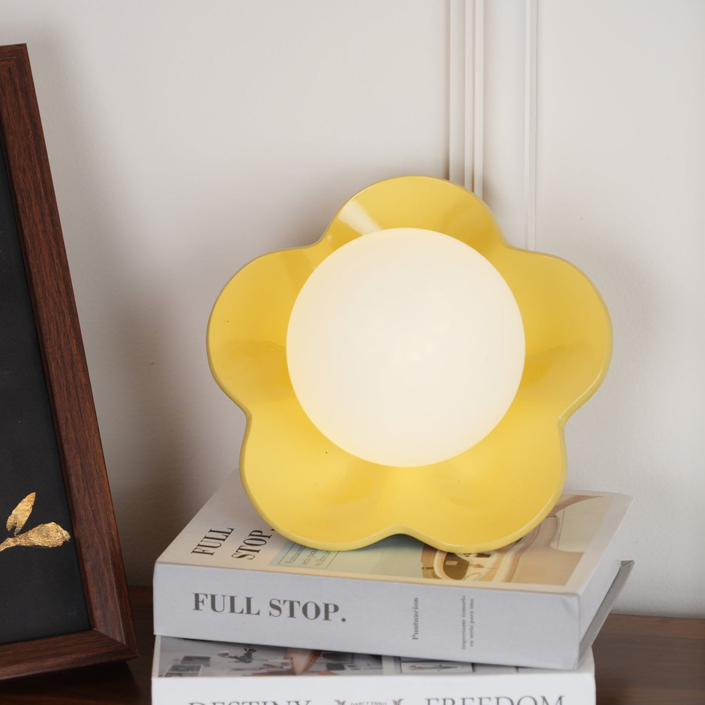 Amélie La Fleur Plug-In Wall Lamp – Whimsical Resin & Glass Decor Light