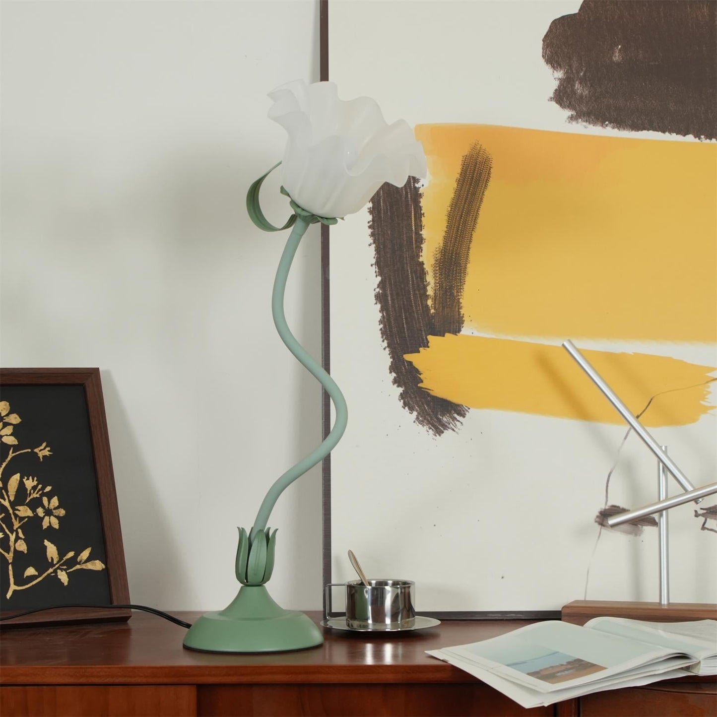 Isabelle Lily Flower Tischlampe mit elegantem Blumendesign