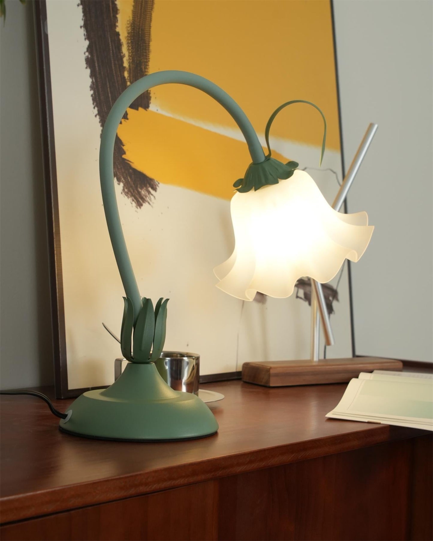 Isabelle Lily Flower Tischlampe mit elegantem Blumendesign
