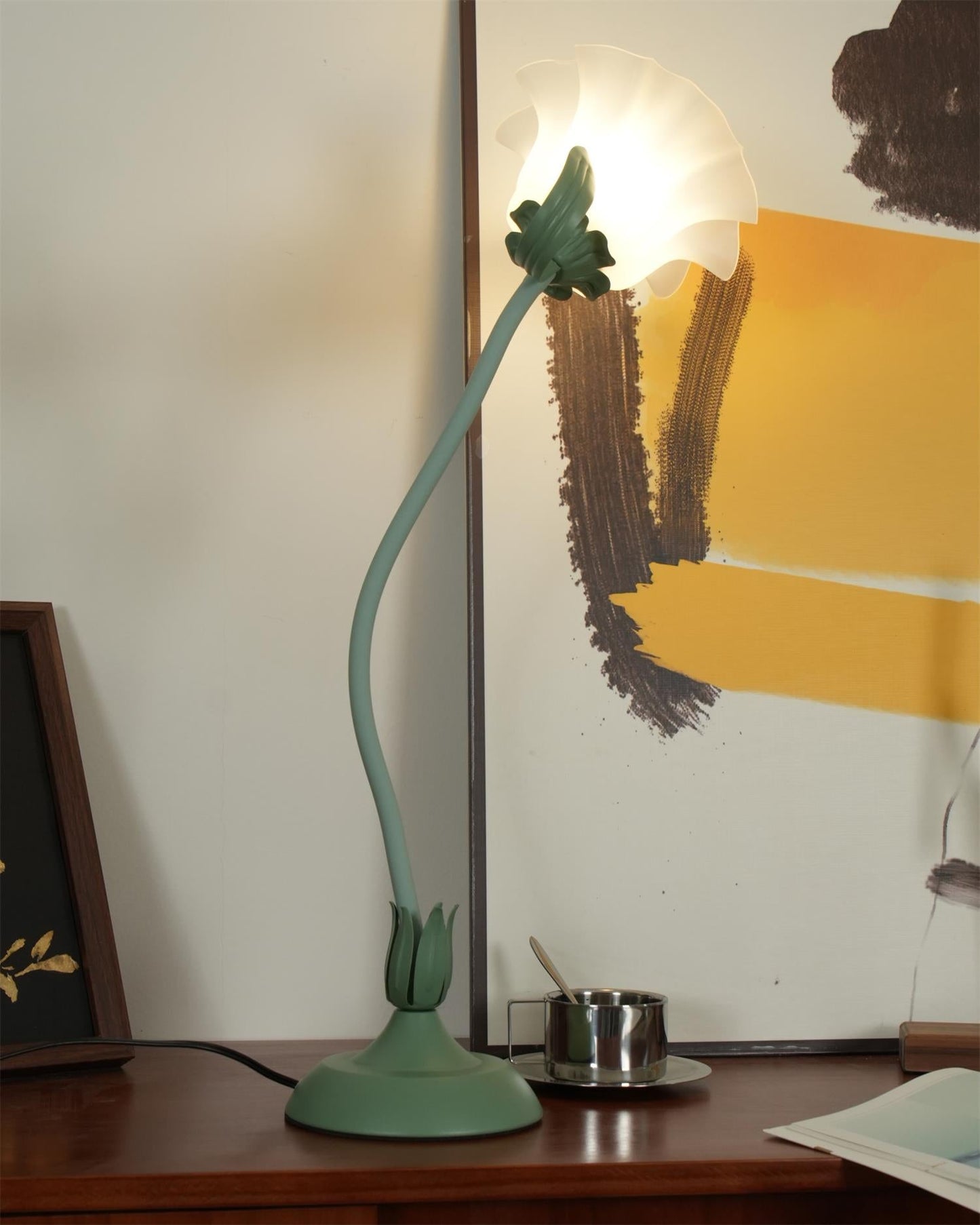 Isabelle Lily Flower Tischlampe mit elegantem Blumendesign