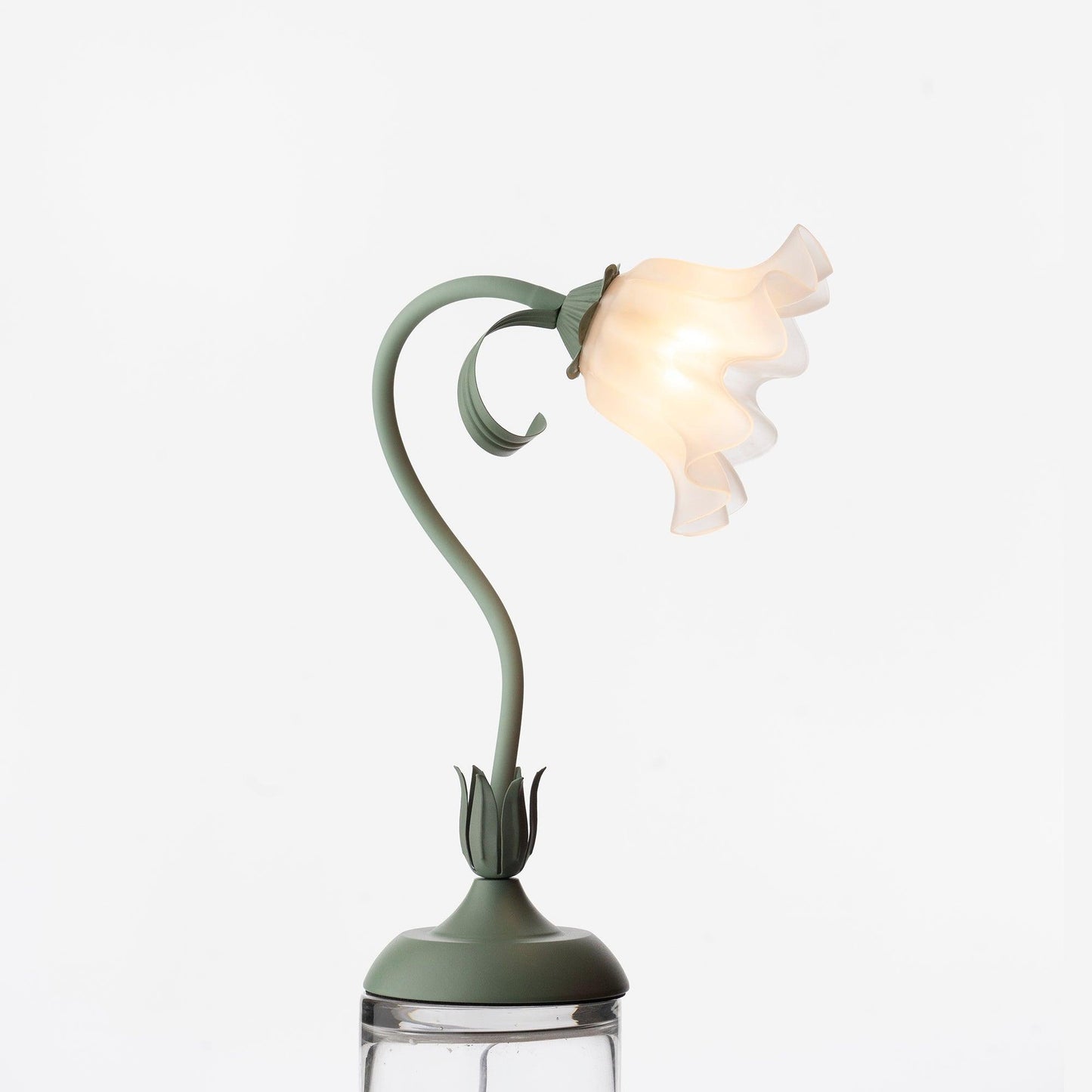 Isabelle Lily Flower Tischlampe mit elegantem Blumendesign