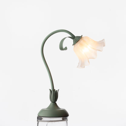 Isabelle Lily Flower Tischlampe mit elegantem Blumendesign