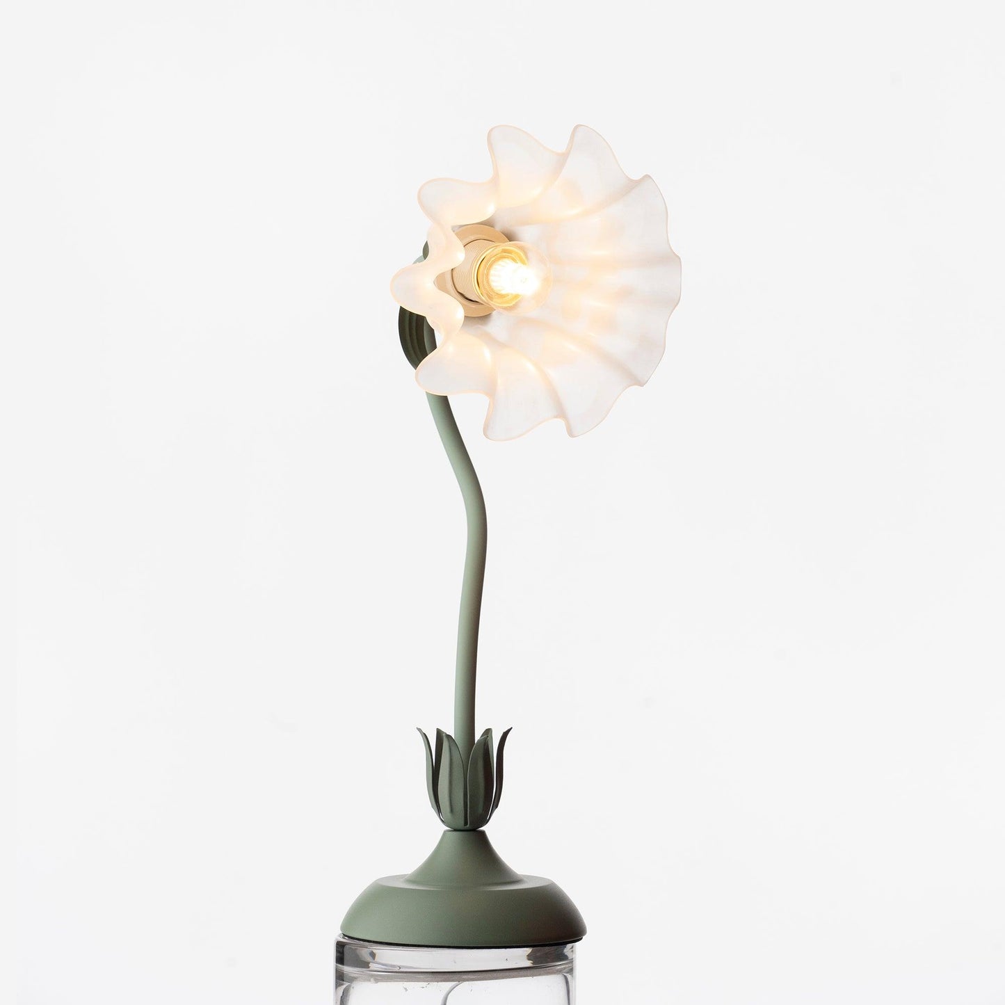 Isabelle Lily Flower Tischlampe mit elegantem Blumendesign