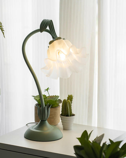 Isabelle Lily Flower Tischlampe mit elegantem Blumendesign