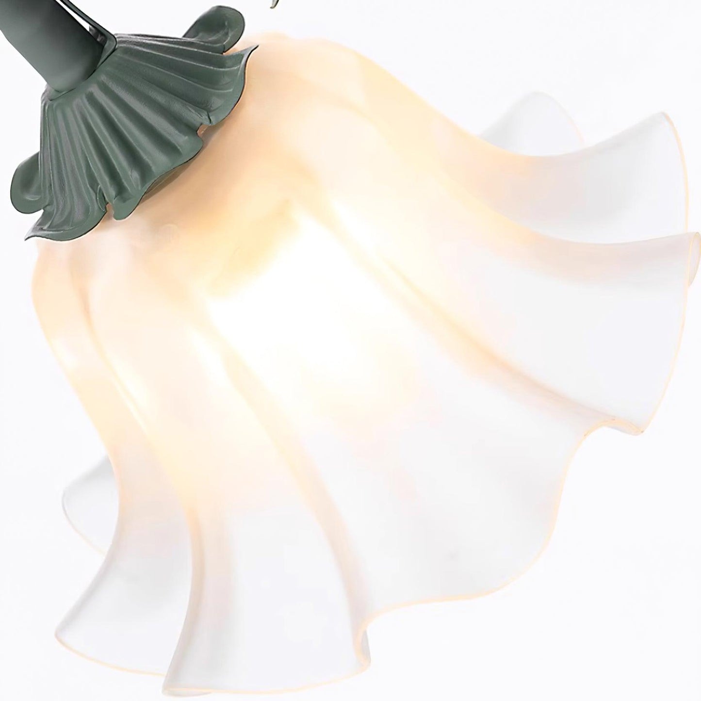 Isabelle Lily Flower Tischlampe mit elegantem Blumendesign
