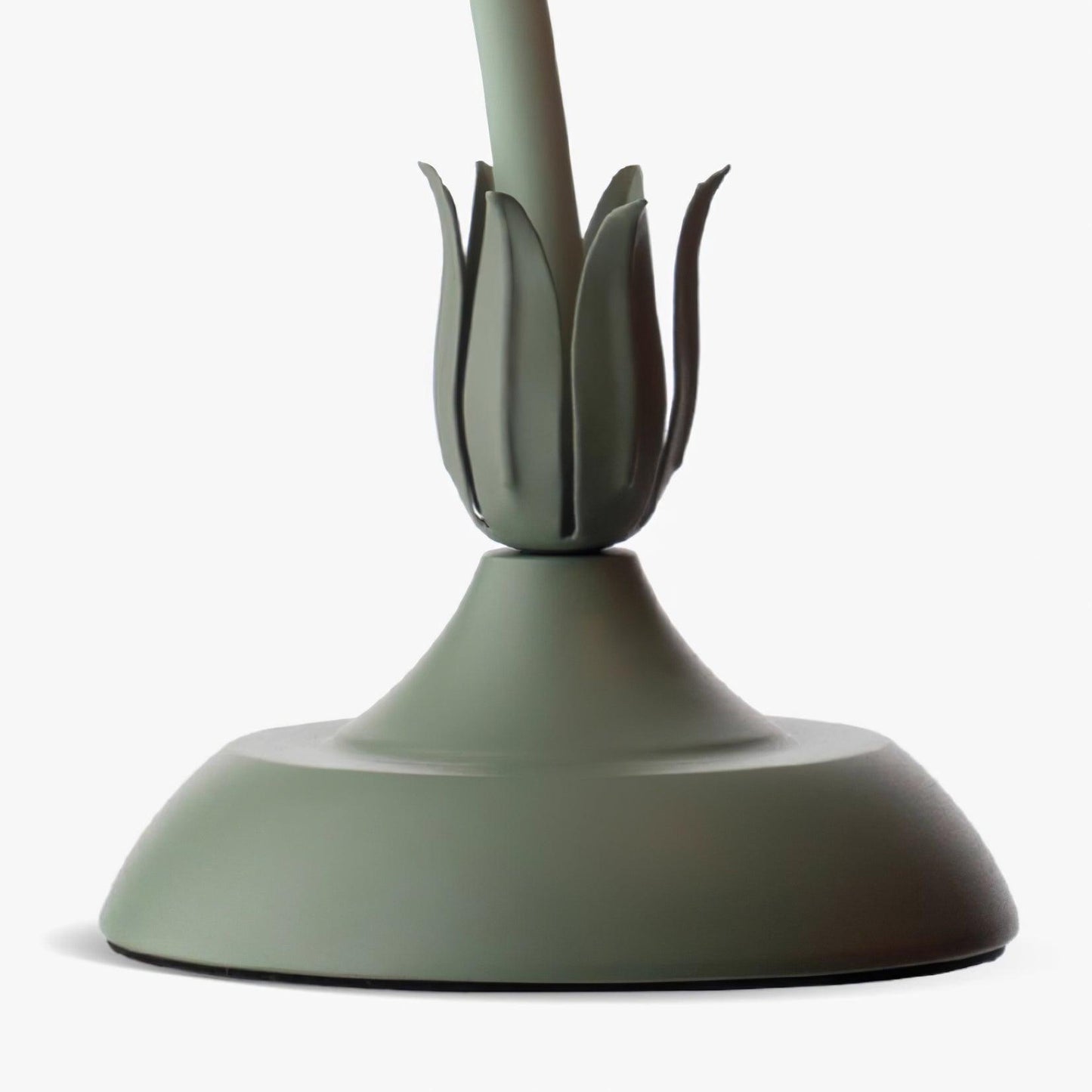 Isabelle Lily Flower Tischlampe mit elegantem Blumendesign