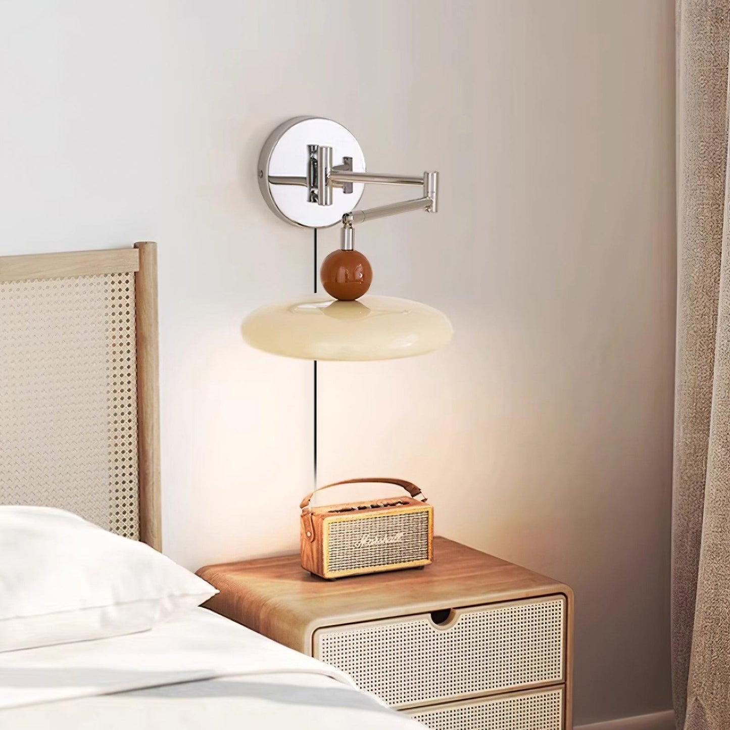 Élise Loa Plug-in Wandlampe Moderne Metall- und Acryl-LED-Beleuchtung