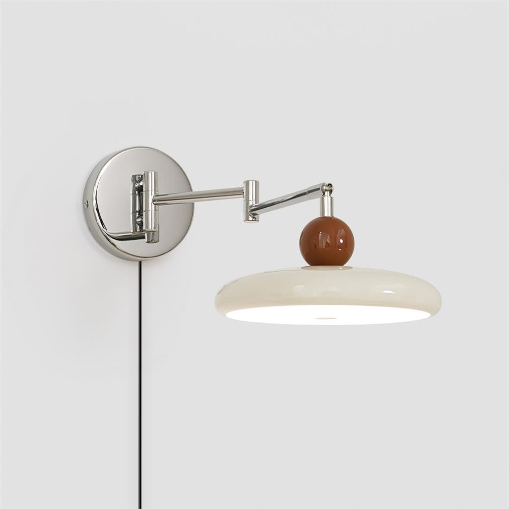 Élise Loa Plug-in Wandlampe Moderne Metall- und Acryl-LED-Beleuchtung