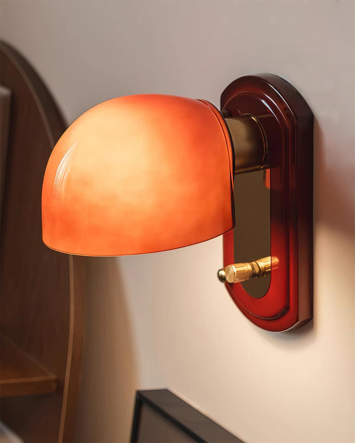 Wandleuchte Mathilde Lolita mit Kuppelschirm in Gold und Rot