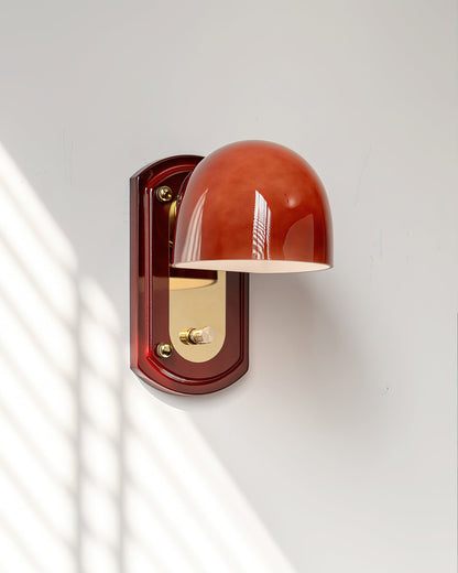 Wandleuchte Mathilde Lolita mit Kuppelschirm in Gold und Rot