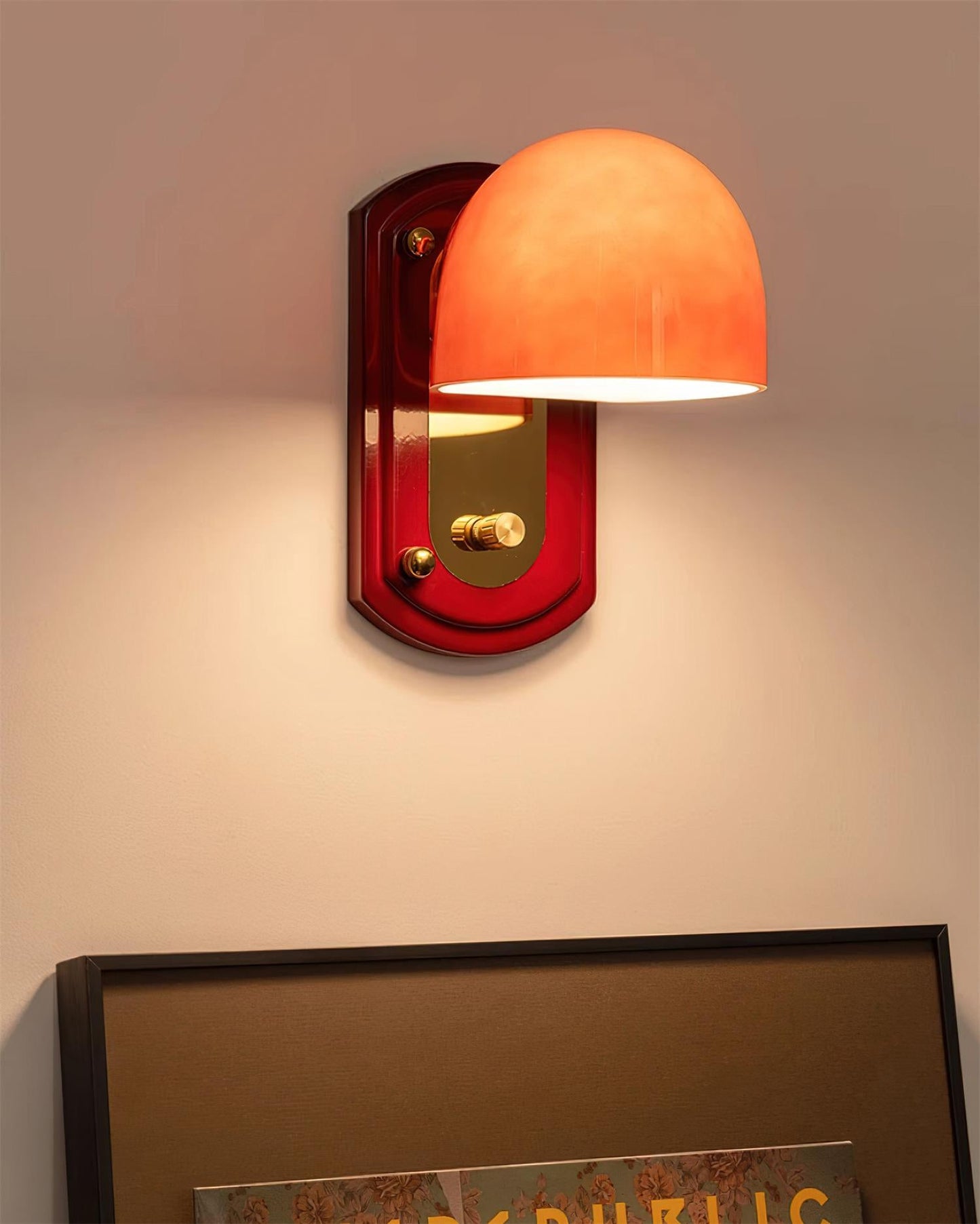 Wandleuchte Mathilde Lolita mit Kuppelschirm in Gold und Rot