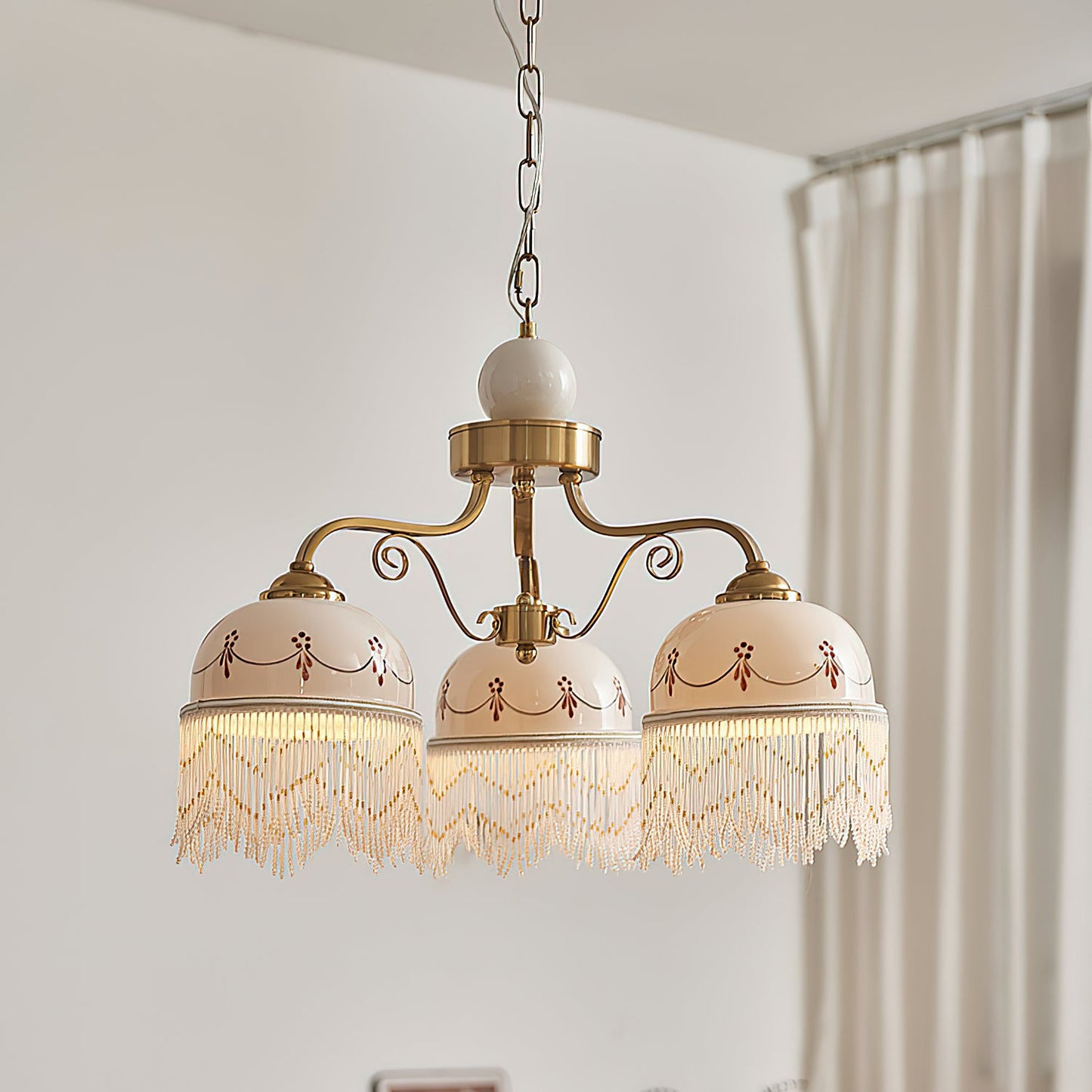 Colette Vintage-Kronleuchter, Glasperlen-Schirme mit Metallrahmen