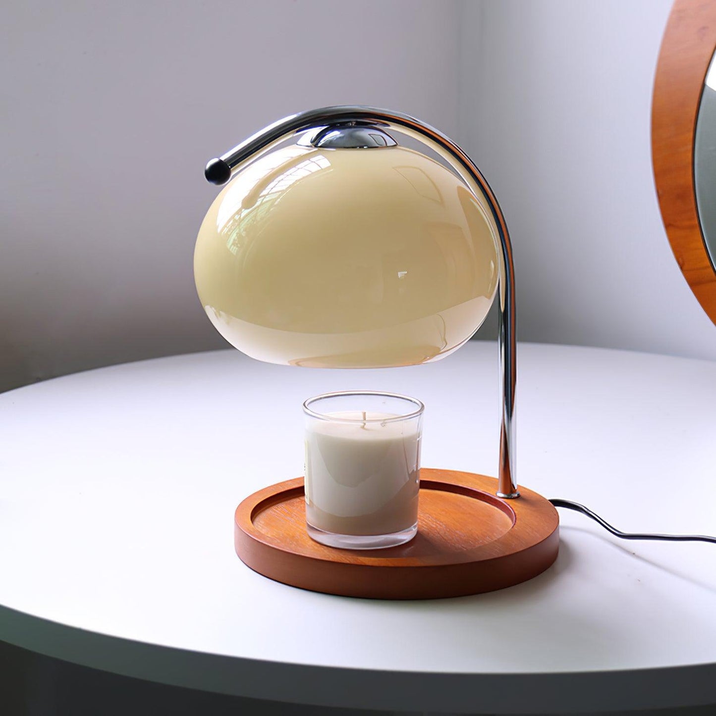 Élise Glaskerzenwärmerlampe mit Holzsockel-Design
