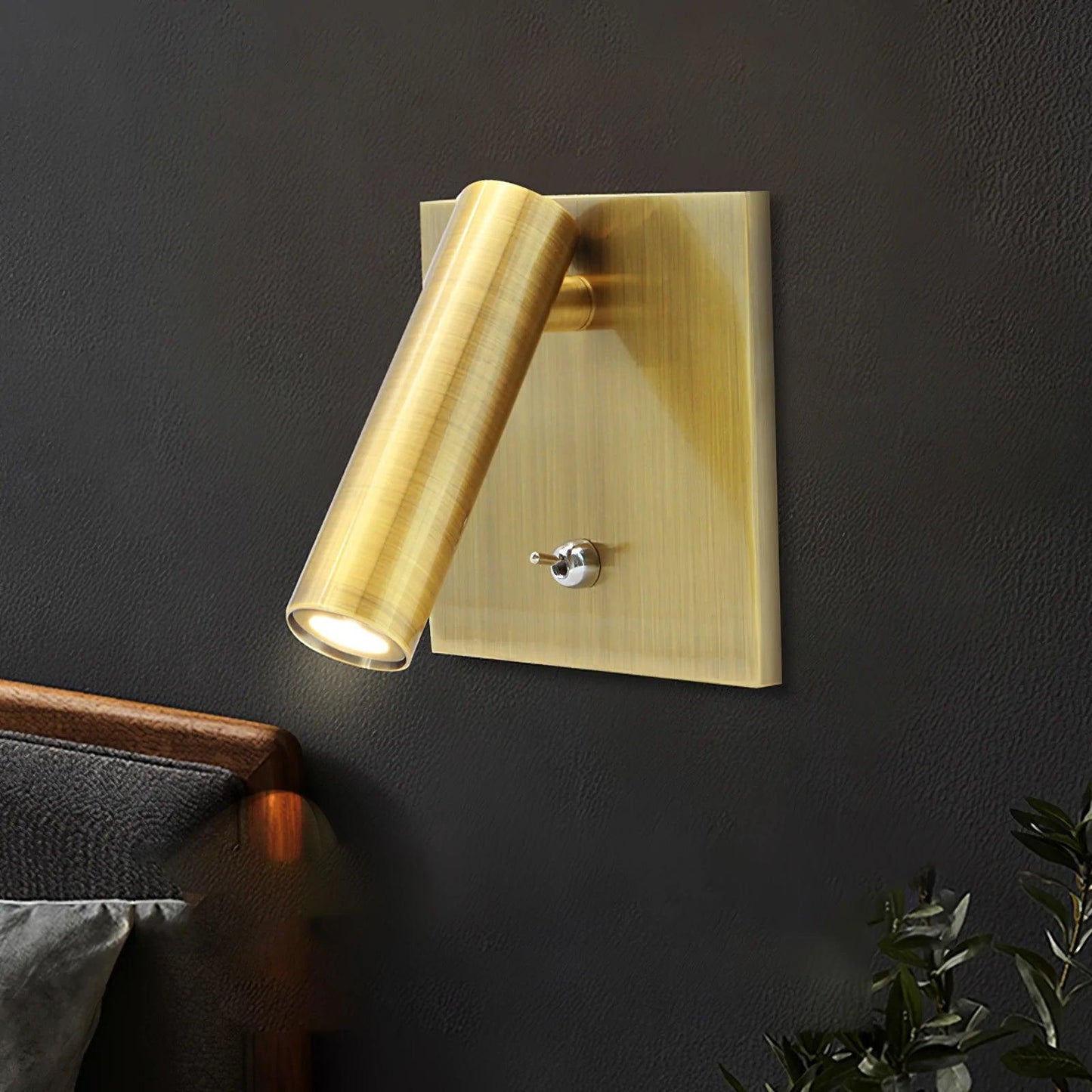 Clara Micro Square Schwenkbare Wandleuchte
