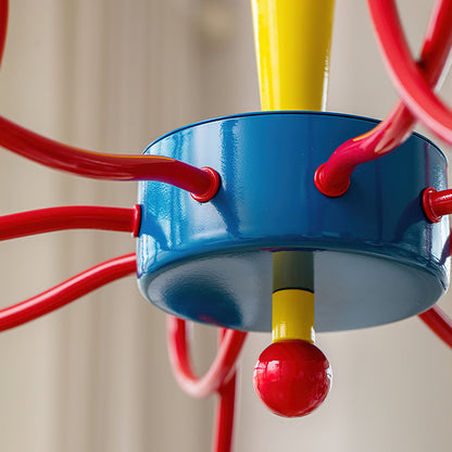 Bunter Kronleuchter Léa, mattierte Kugeln mit kunstvollen Metallarmen
